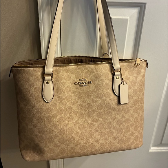 Coach - Picture 1 of 1